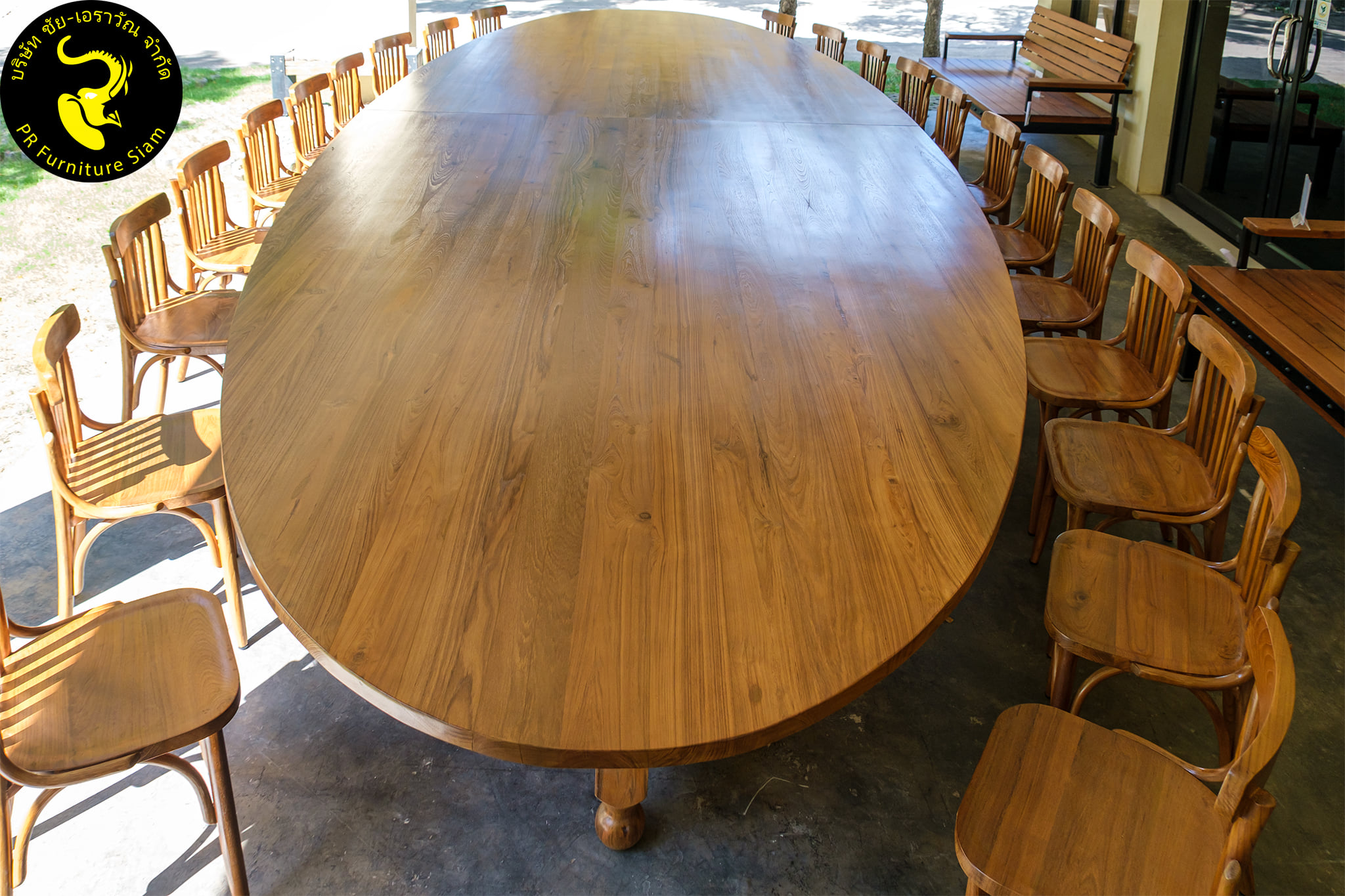 โต๊ะประชุมไม้จริงวงรีขากลึงไม้สัก